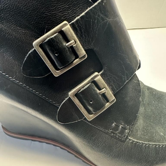 Korks Black Leather 3" Wedge Heel Ankle Booties Size 10 Suede Buckle Zip Close - Picture 2 of 9